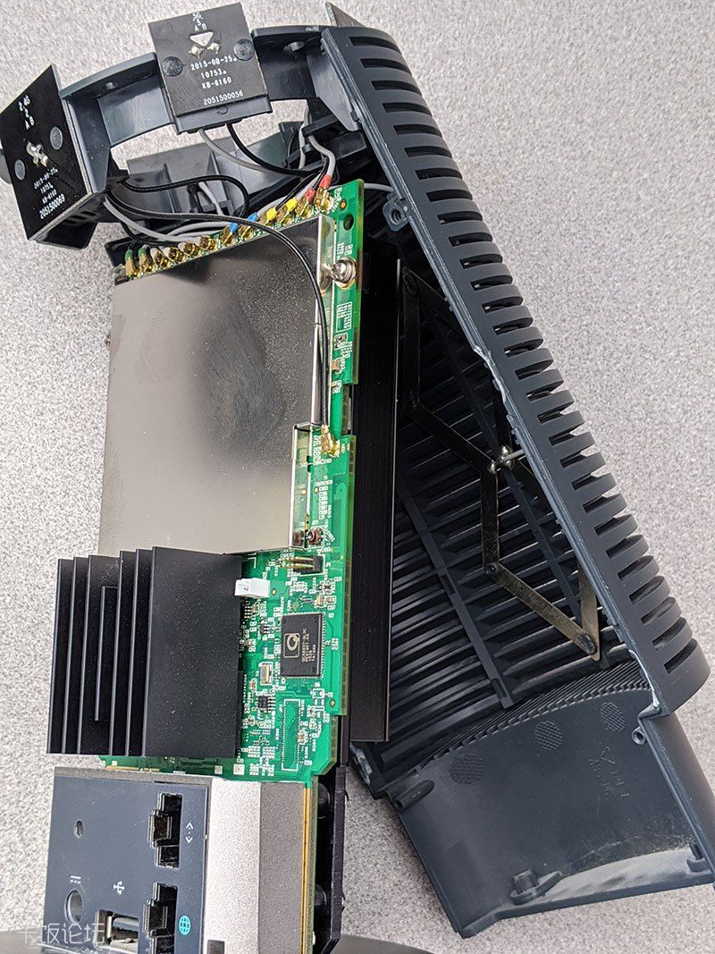 TGR1900_router_front_enclosure_removed.jpg